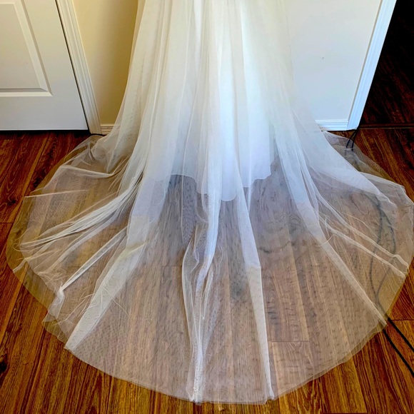 David’s Bridal Tulle Wedding Dress with Lace Illusion Neckline - Picture 4 of 14